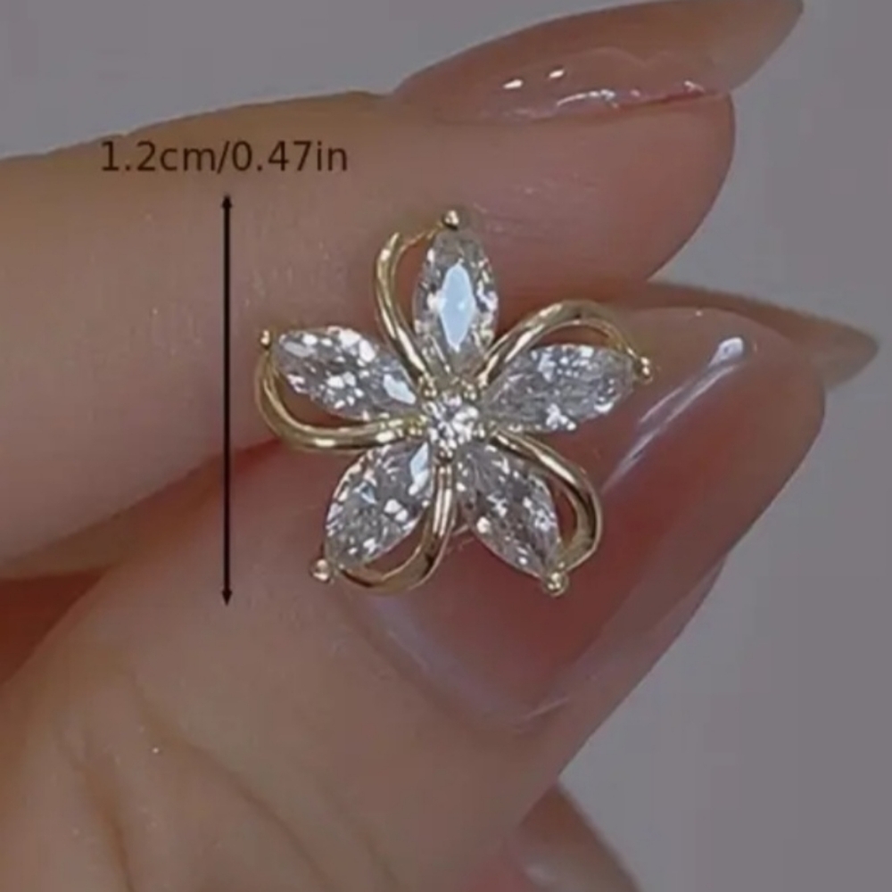 Elegant Floral Earrings - Picture 4 of 4